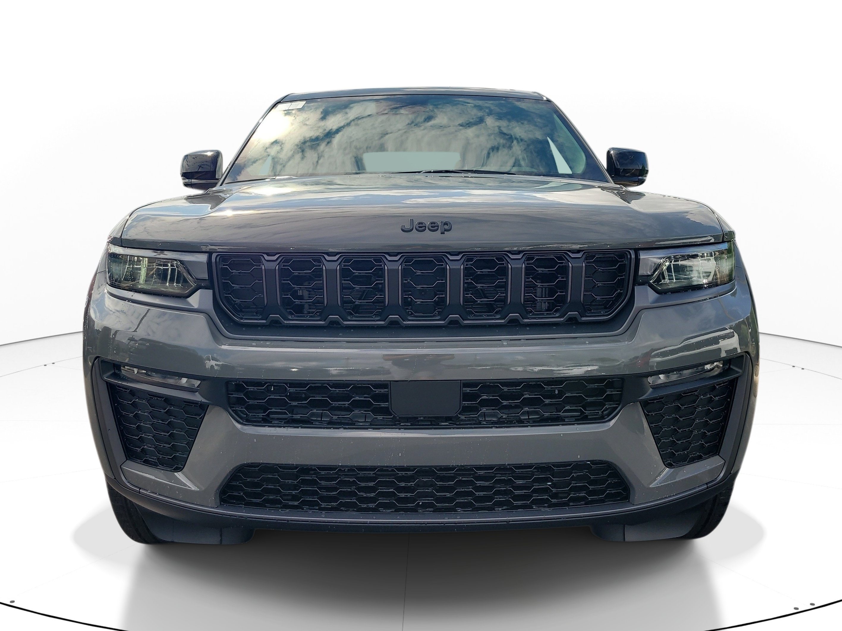 New 2027 Sting-Gray Clear-Coat Paint Jeep Limited image 3