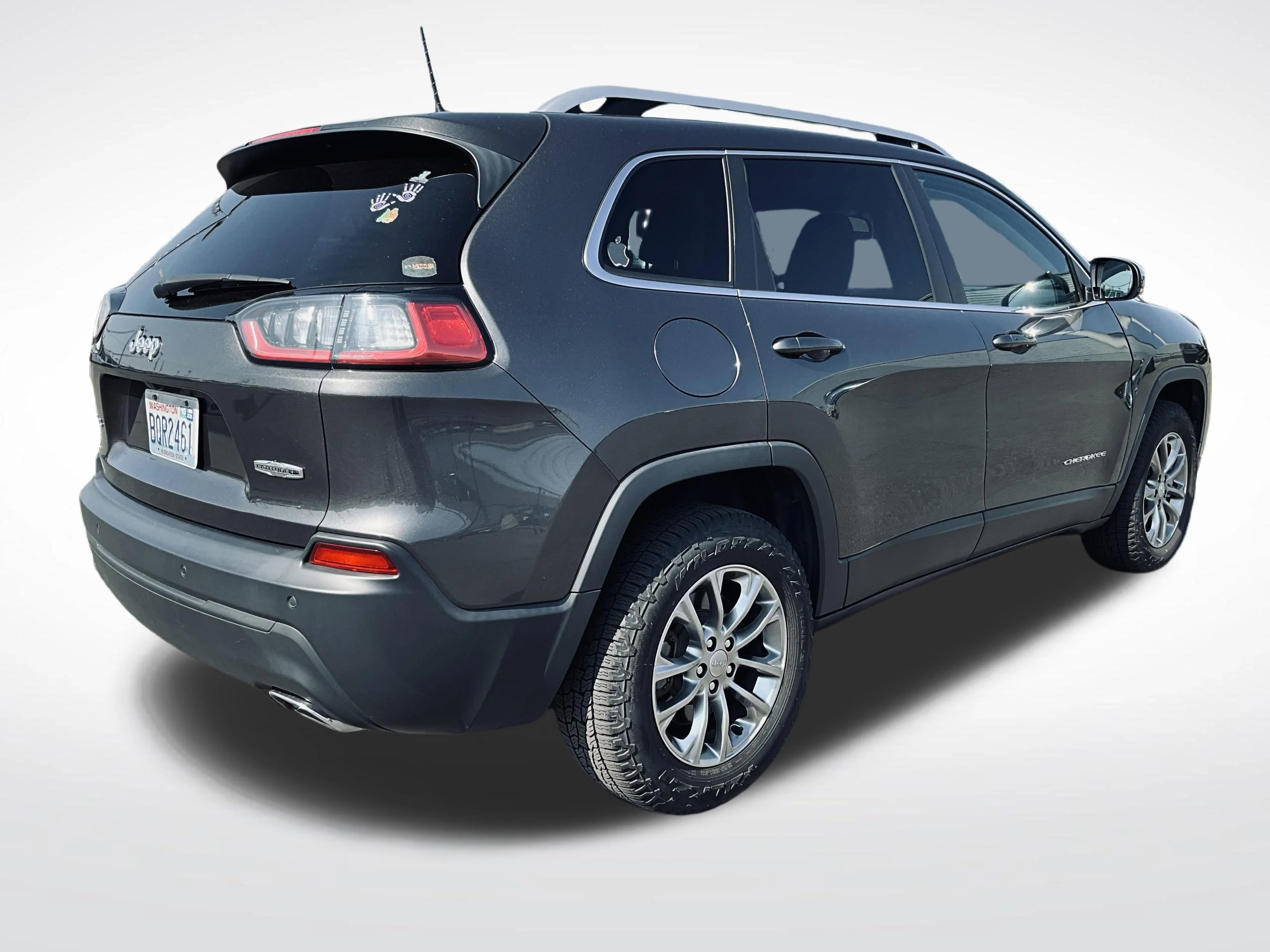Used 2019 Gray Jeep Latitude Plus image 2