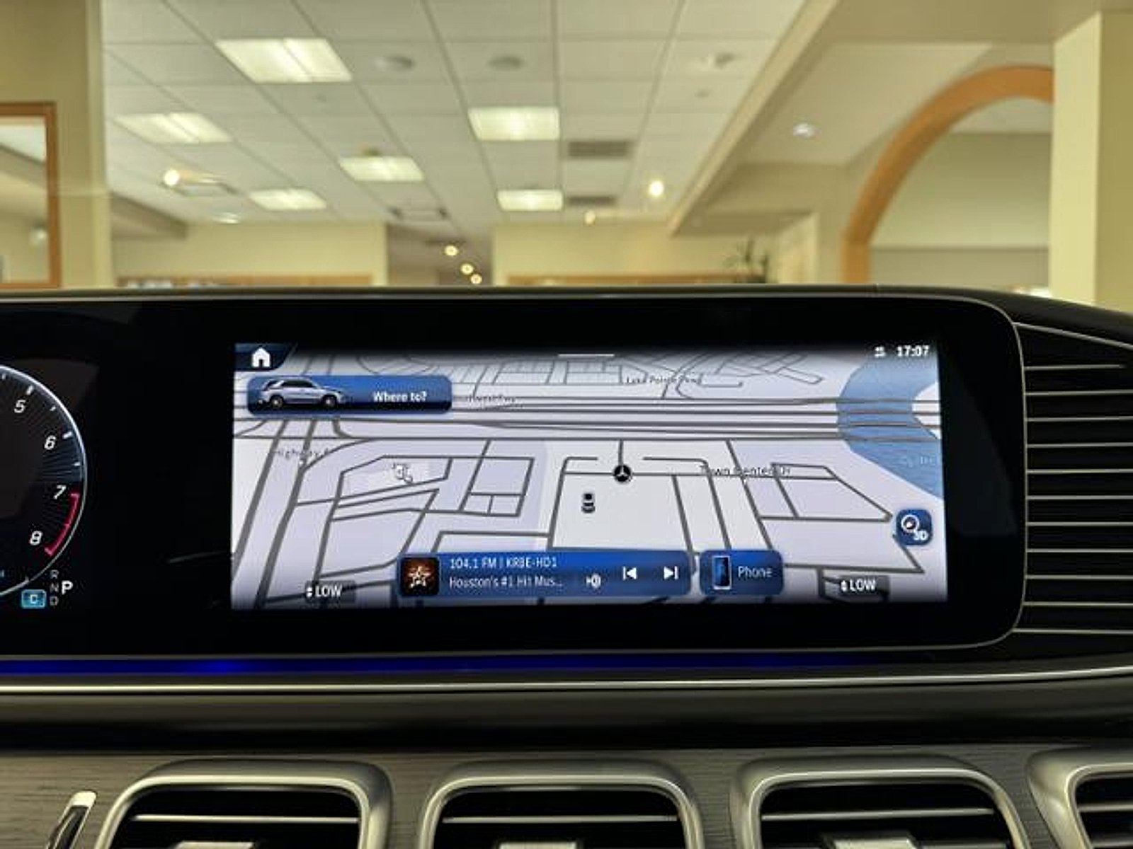 Certified Used 2025 Polar White Mercedes-Benz S 4MATIC®+ image 21