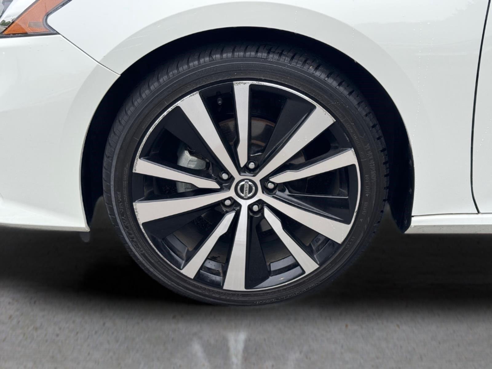 Used 2022 Glacier White Nissan 2.5 SR image 9