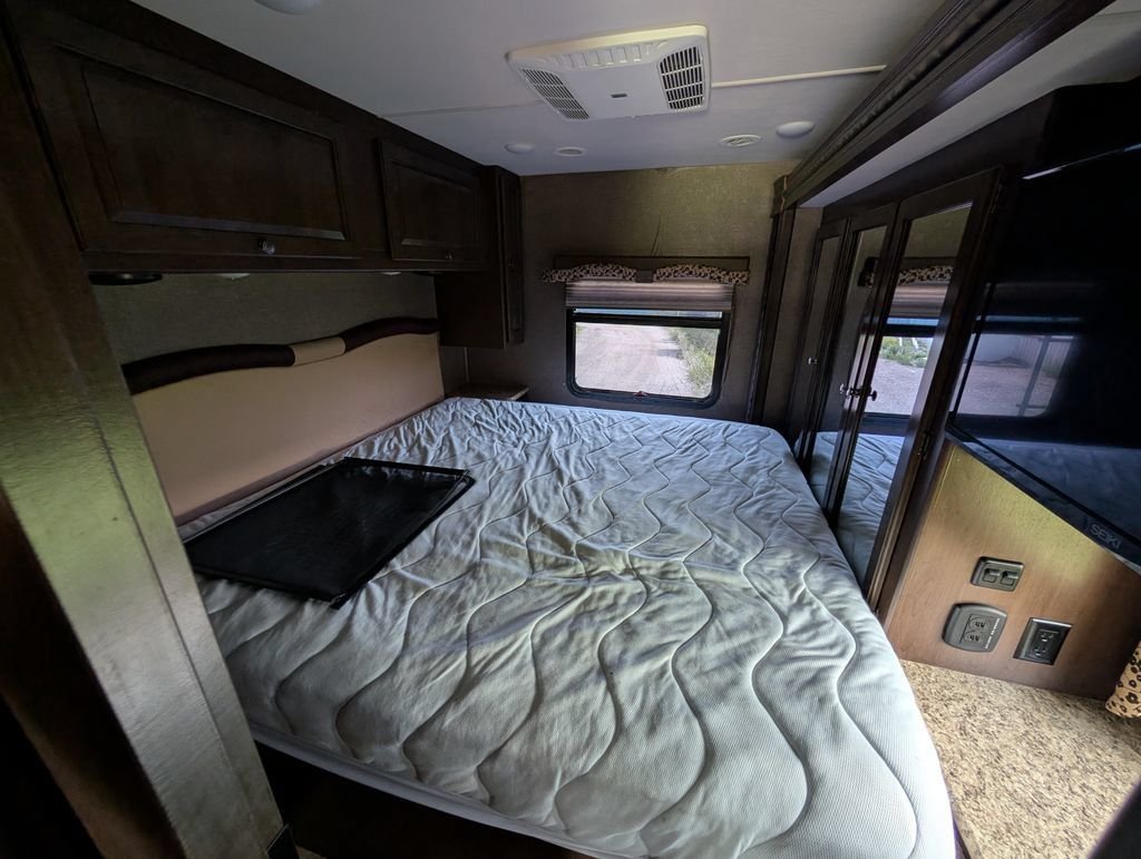 Used 2017 Beige Thor Windsport 29M image 17