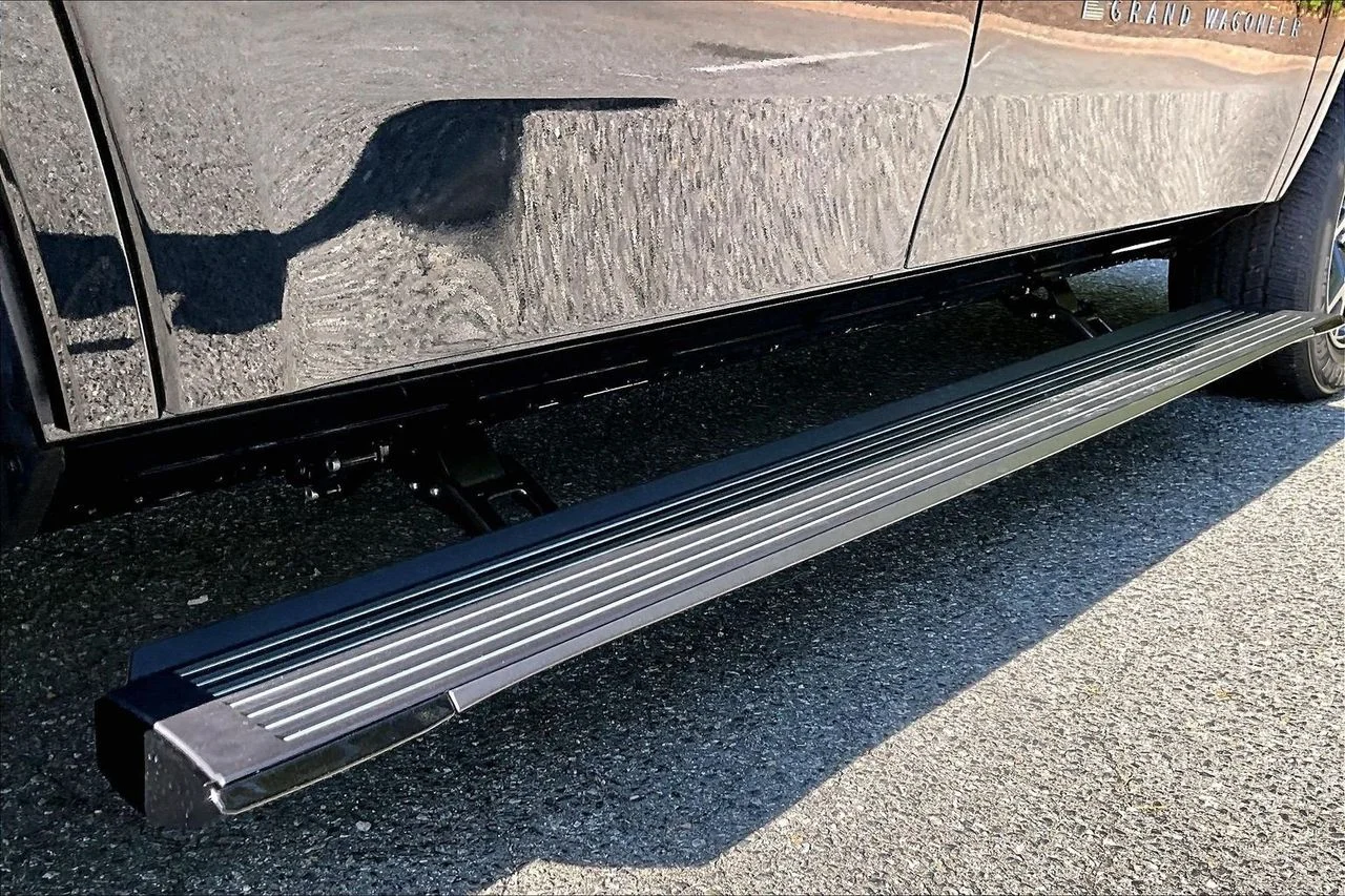 New 2026 High Gloss Black Jeep Limited Altitude image 9