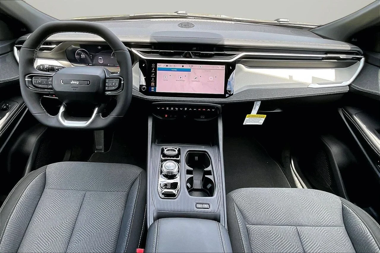 New 2026 Sting-Gray Clearcoat Jeep Laredo image 9