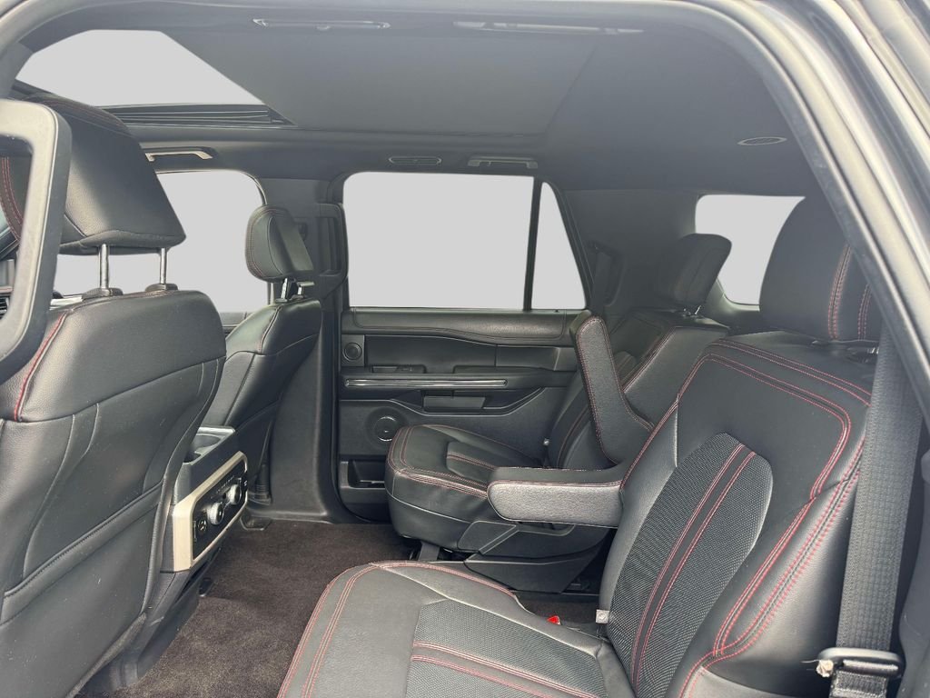 Used 2022  Ford Limited image 12