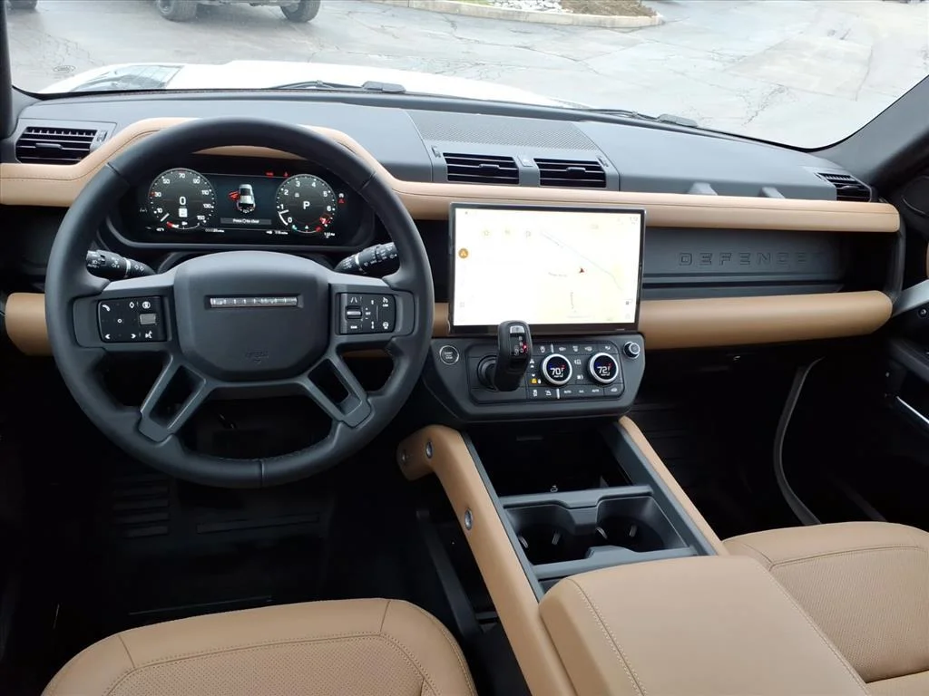 New 2026 Fuji White LAND ROVER X-Dynamic SE image 7