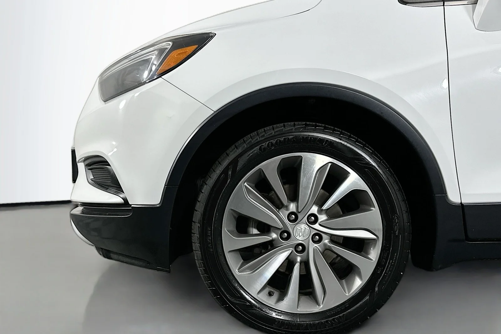 Used 2018 Summit White Buick Preferred image 12