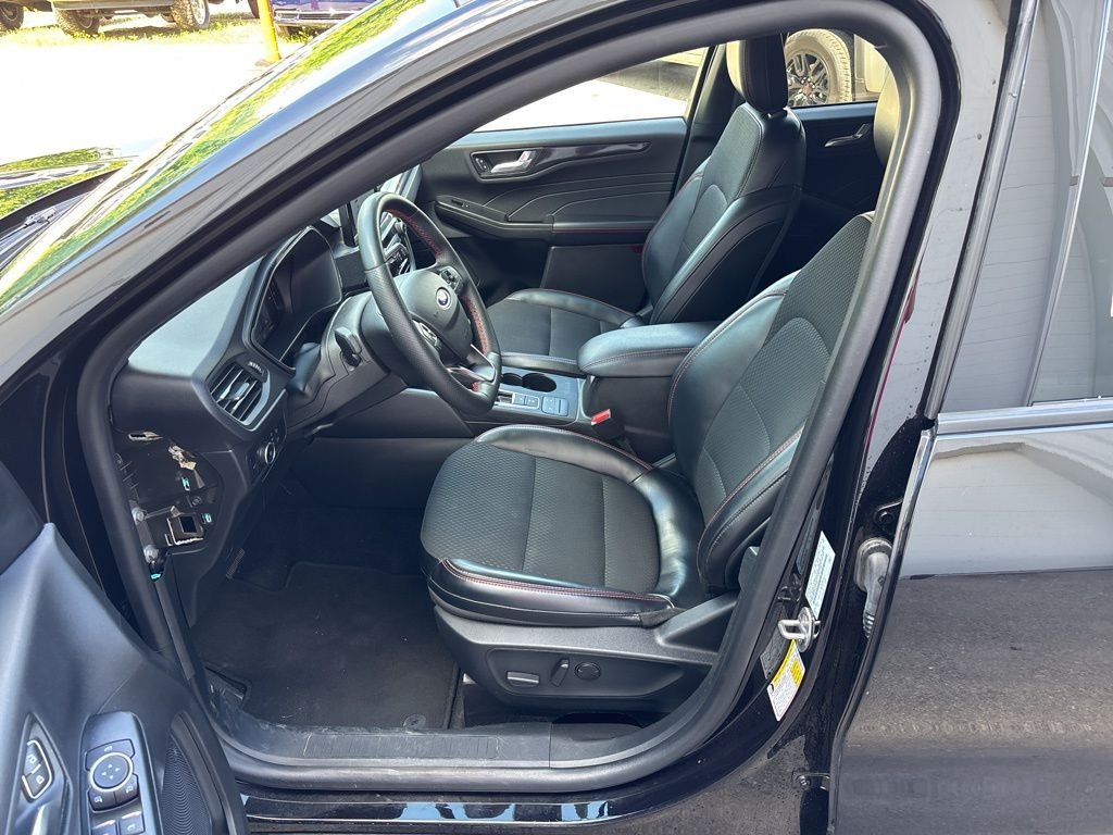 Certified Used 2025 Black Ford ST-Line Select image 9