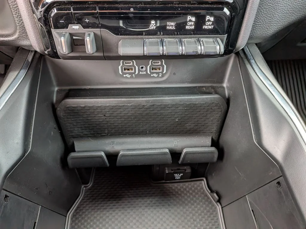 Used 2023 White Ram Laramie image 28