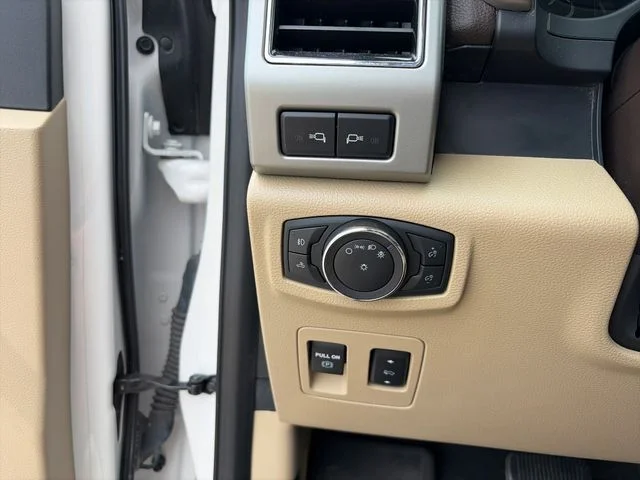 Used 2019 White Ford Lariat image 11