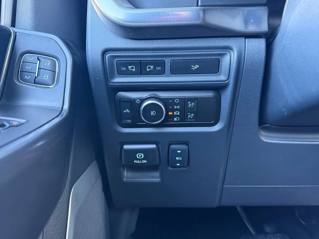 Used 2024 Gray Ford LARIAT image 20