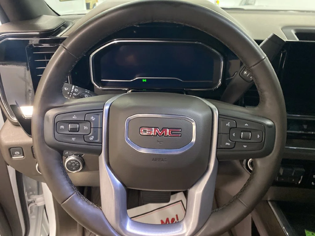 Used 2025 Summit White GMC SLT image 18