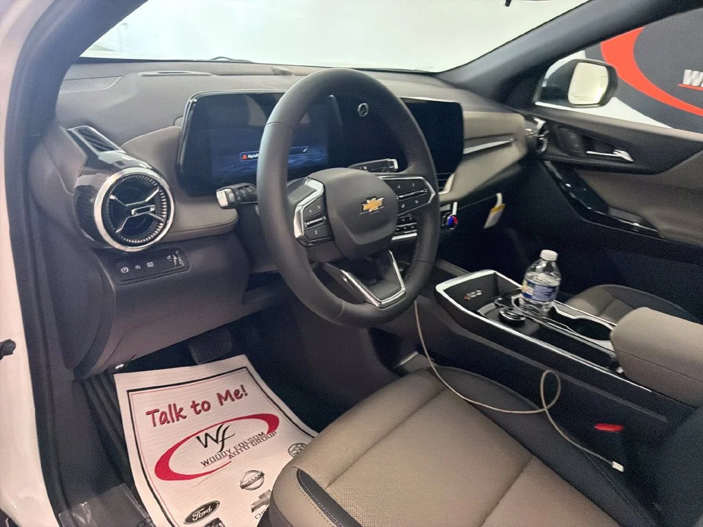 New 2027 Summit White Chevrolet LT image 9