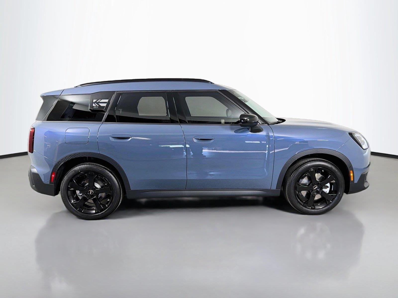 New 2027 Slate Blue Metallic MINI Signature Plus image 4