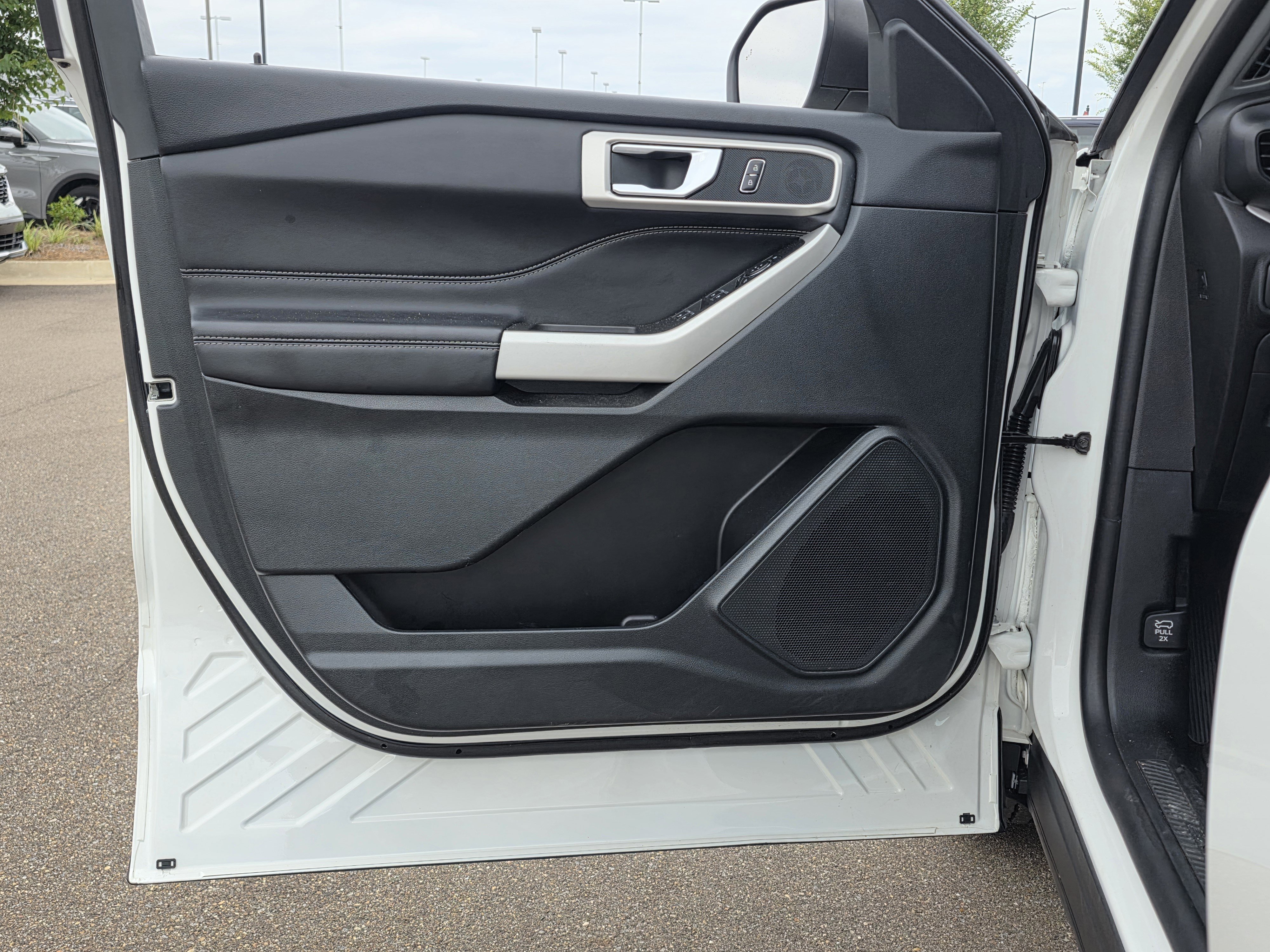 Used 2023 Star White Metallic Tri-Coat Ford XLT image 14