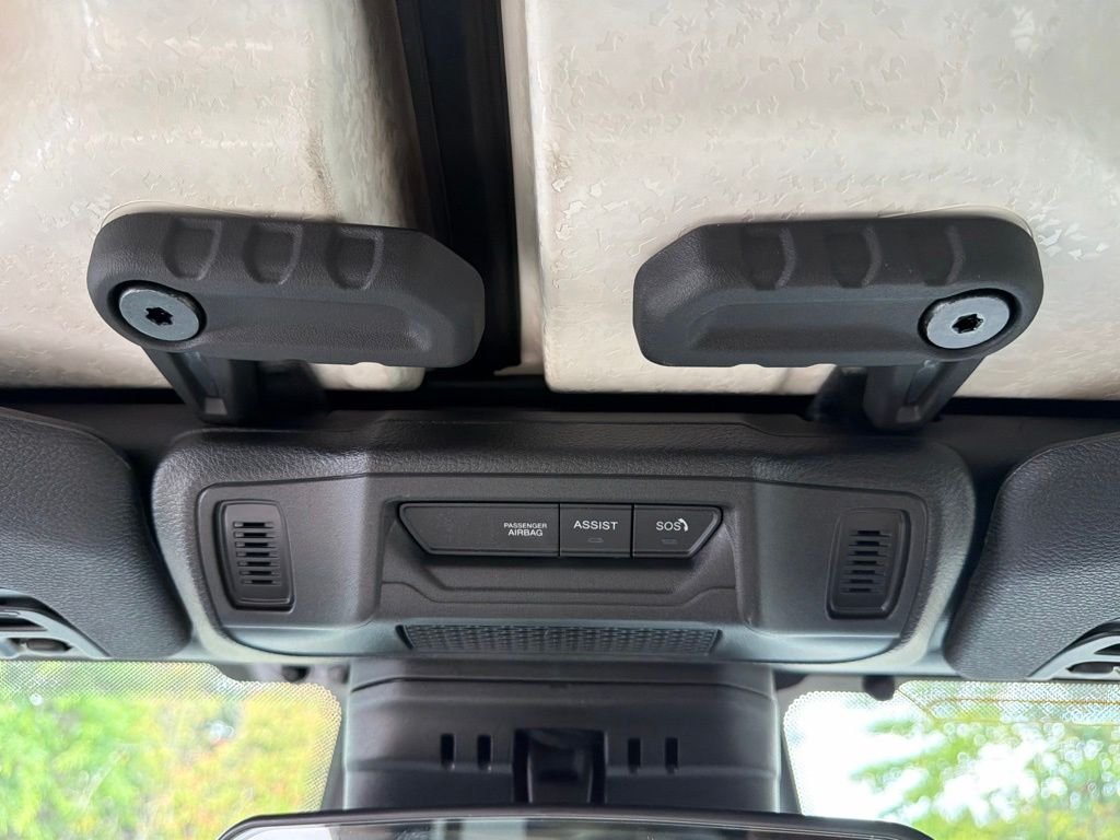 New 2026 Anvil Clear-Coat Exterior Paint Jeep Mojave image 28