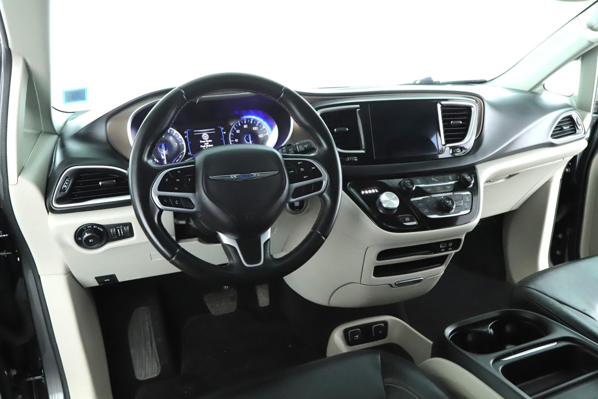 Used 2018 Chrysler Pacifica Touring L with VIN 2C4RC1BG3JR331208 for sale in Amityville, NY