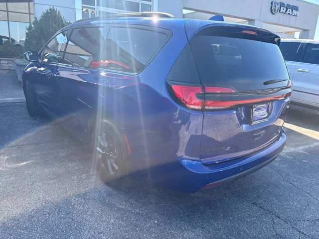 Used 2021 Ocean Blue Metallic Chrysler Touring image 4