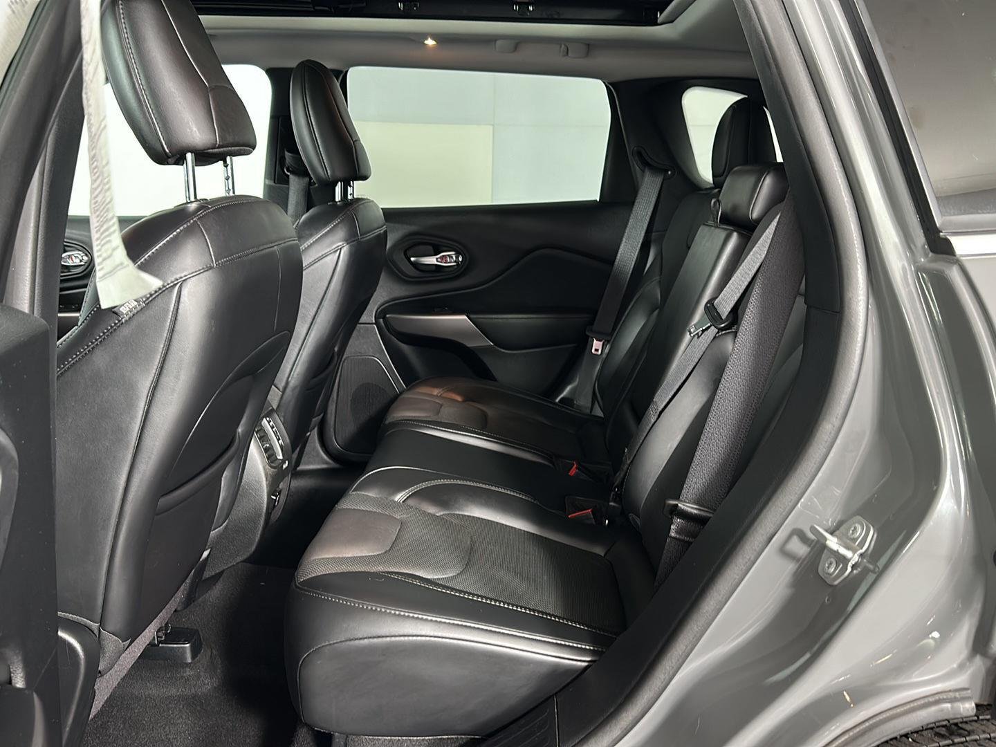 Used 2021 Sting-Gray Clearcoat Jeep Limited image 28