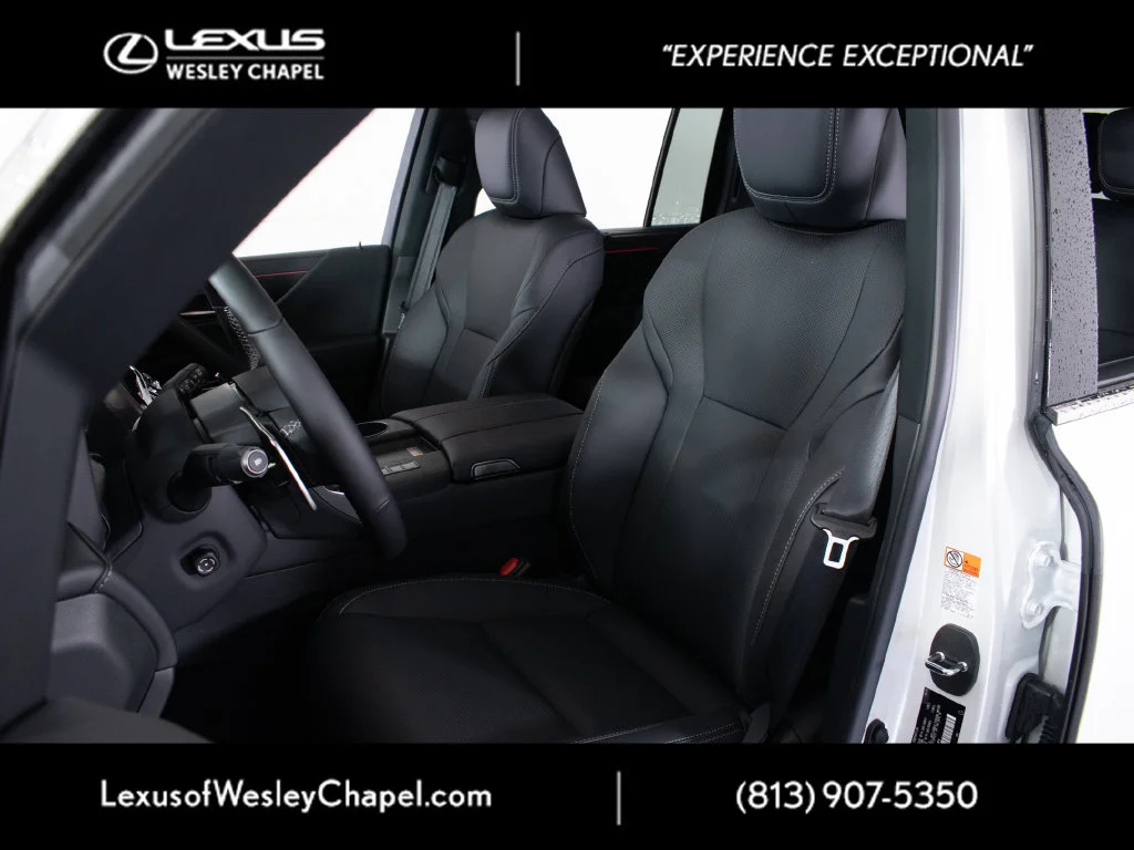 New 2026 Eminent White Pearl Lexus LX 700h LUXURY image 7