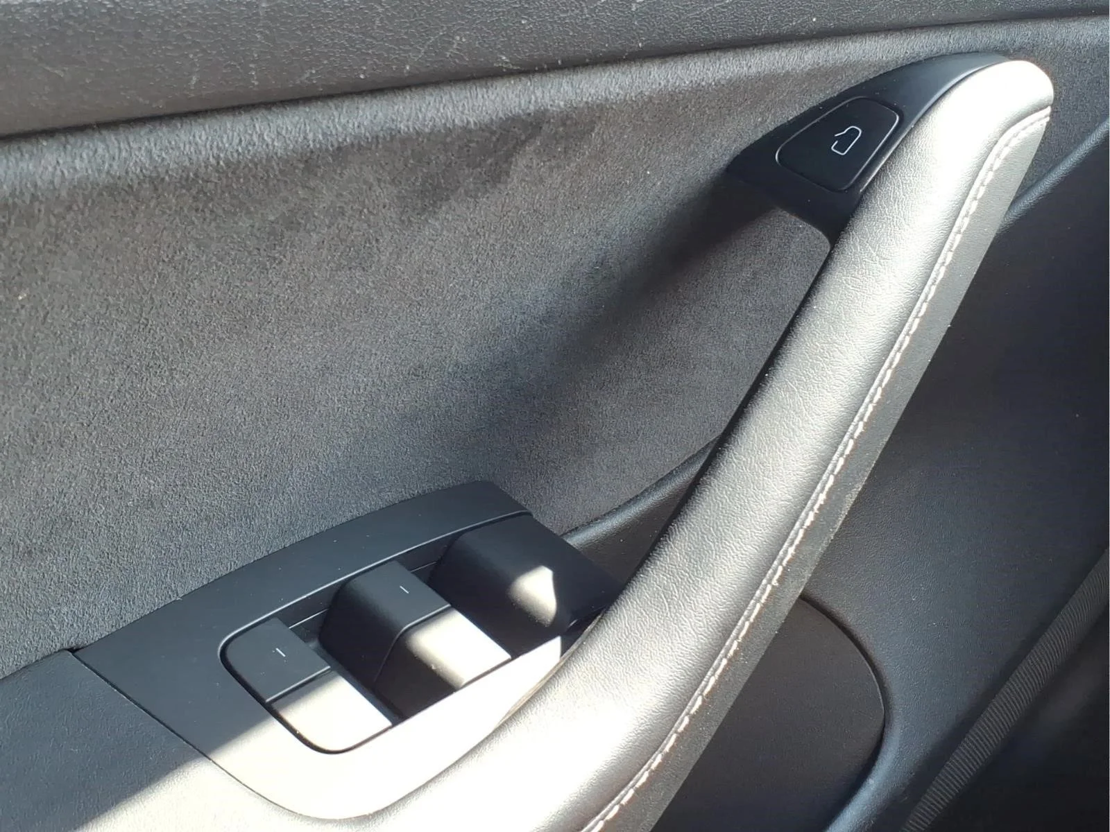 Used 2022 Blue Tesla Long Range image 18