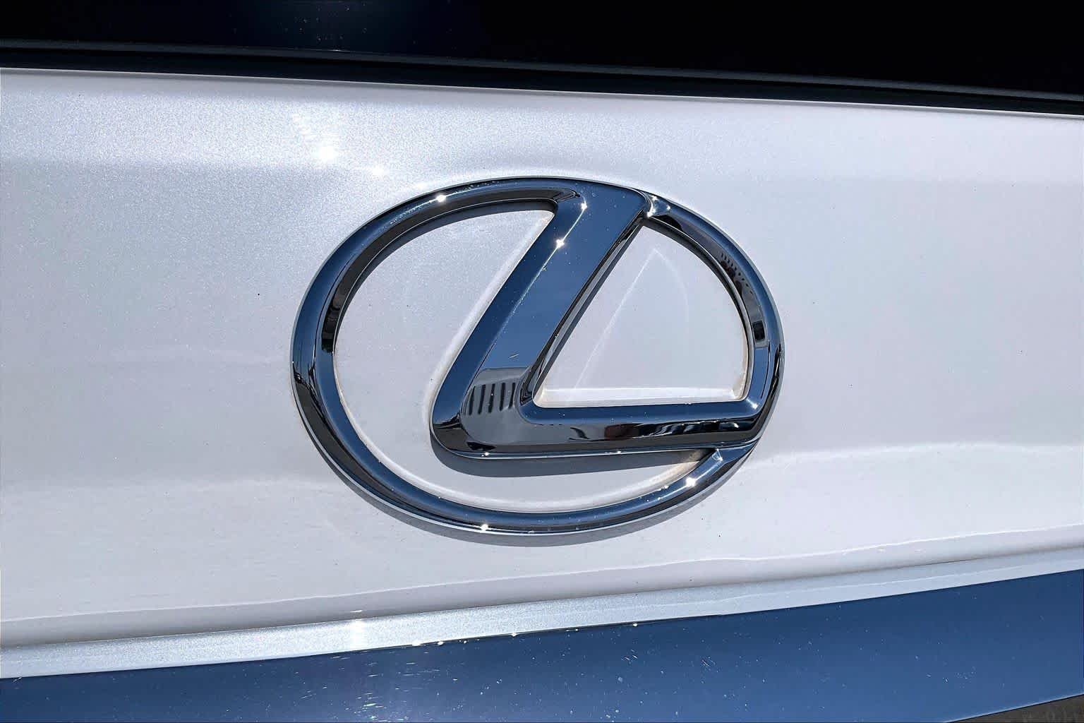 Used 2019 Starfire Pearl Lexus Premium image 31