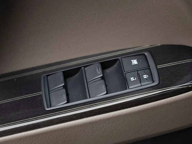 Used 2020 Silver Lexus 460 image 17