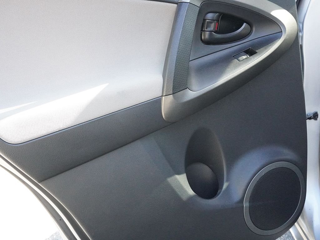 Used 2011 Silver Toyota Base image 19