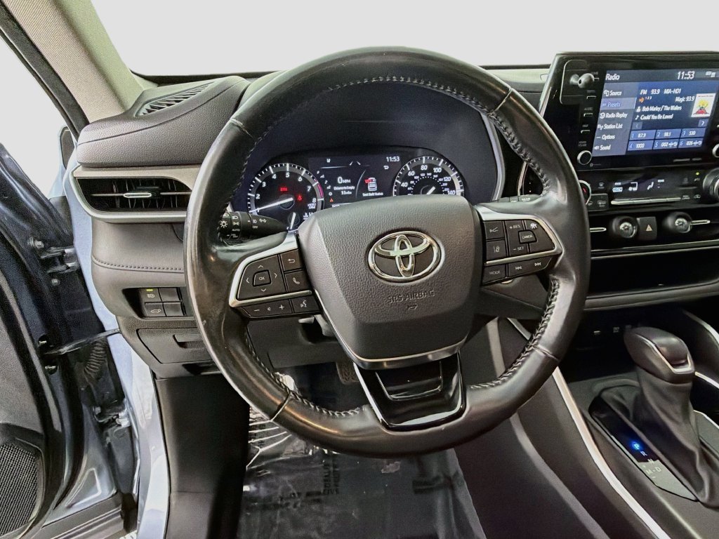 Used 2021  Toyota XLE image 11