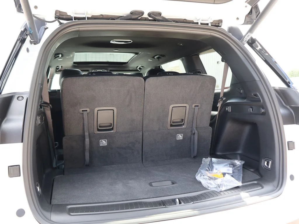 New 2026 Bright White Clear-Coat Exterior Paint Jeep Limited image 16