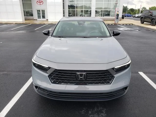 Used 2025 Gray Honda SE image 2