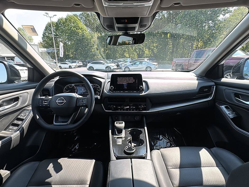 Used 2026 Everest White Pearl Tricoat Nissan Dark Armor image 9