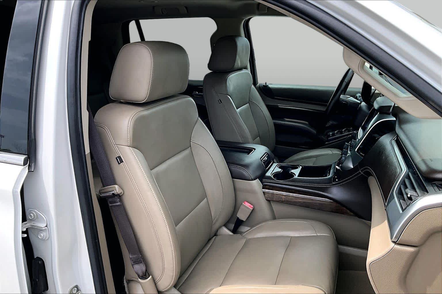 Used 2019 Iridescent Pearl Tricoat Chevrolet LT image 8