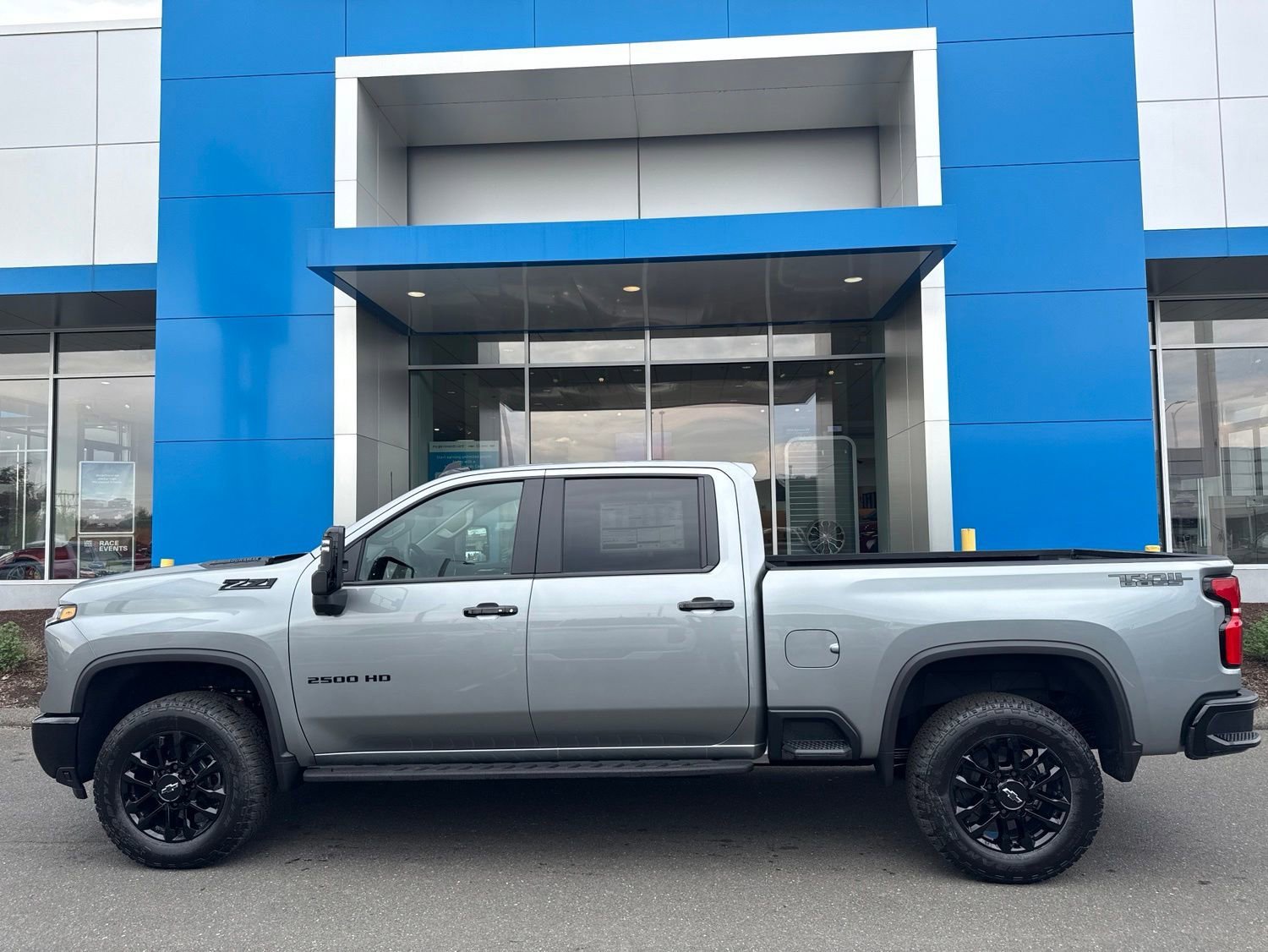 New 2026 Sterling Gray Metallic Chevrolet LT Trail Boss with Safety - Leather - Convenience I & II - Heat - Remote Start - Plow Prep - Z71 Off-Road image 9