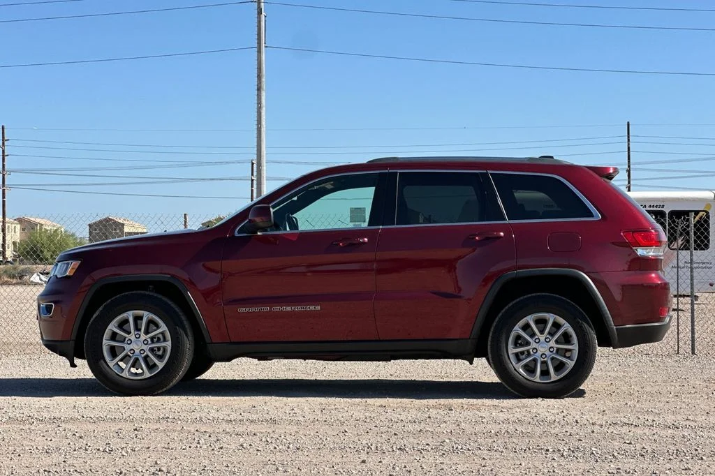 Used 2021 Velvet Red Pearlcoat Jeep Laredo E image 8