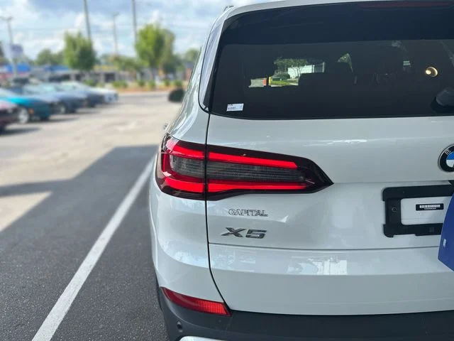 Used 2022 White BMW sDrive40i image 27