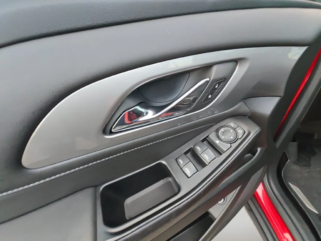 Used 2023 RADIANT RED TINTCOAT Chevrolet LT Cloth image 14