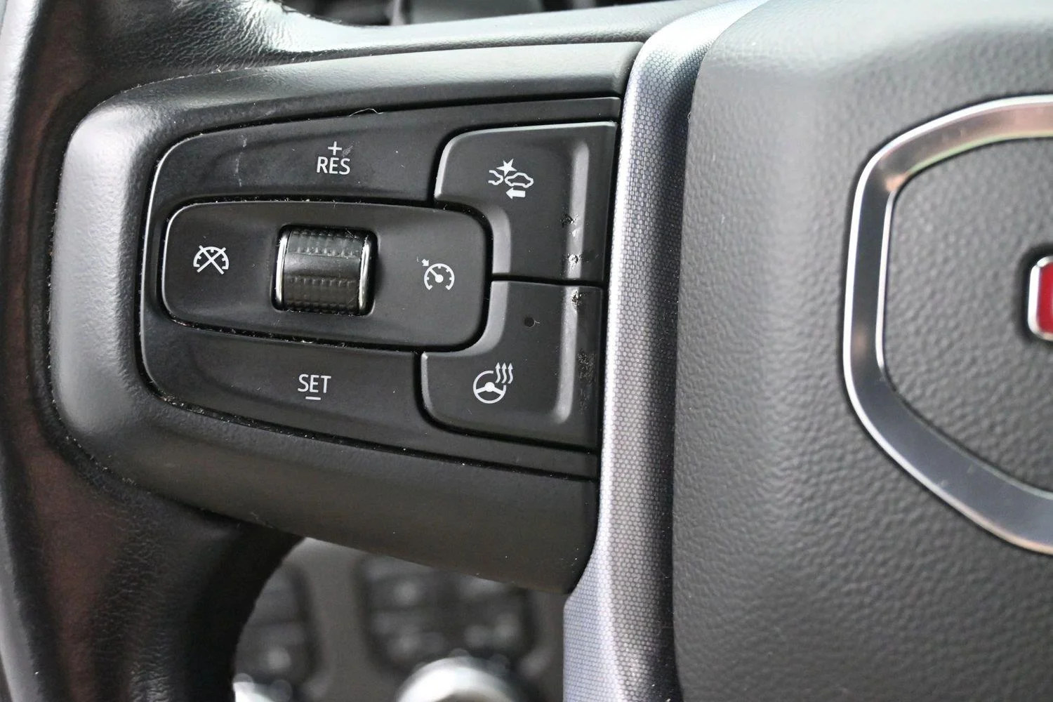 Used 2022 Titanium Rush Metallic GMC SLT image 19
