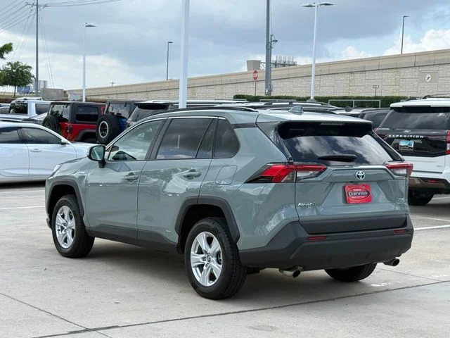 Used 2021  Toyota XLE image 8