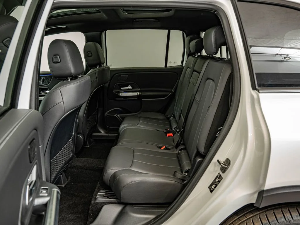 New 2026 Polar White Mercedes-Benz GLB 250 image 31