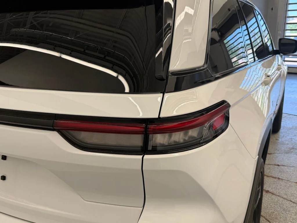 Certified Used 2023 White/off-white Jeep Altitude X image 17