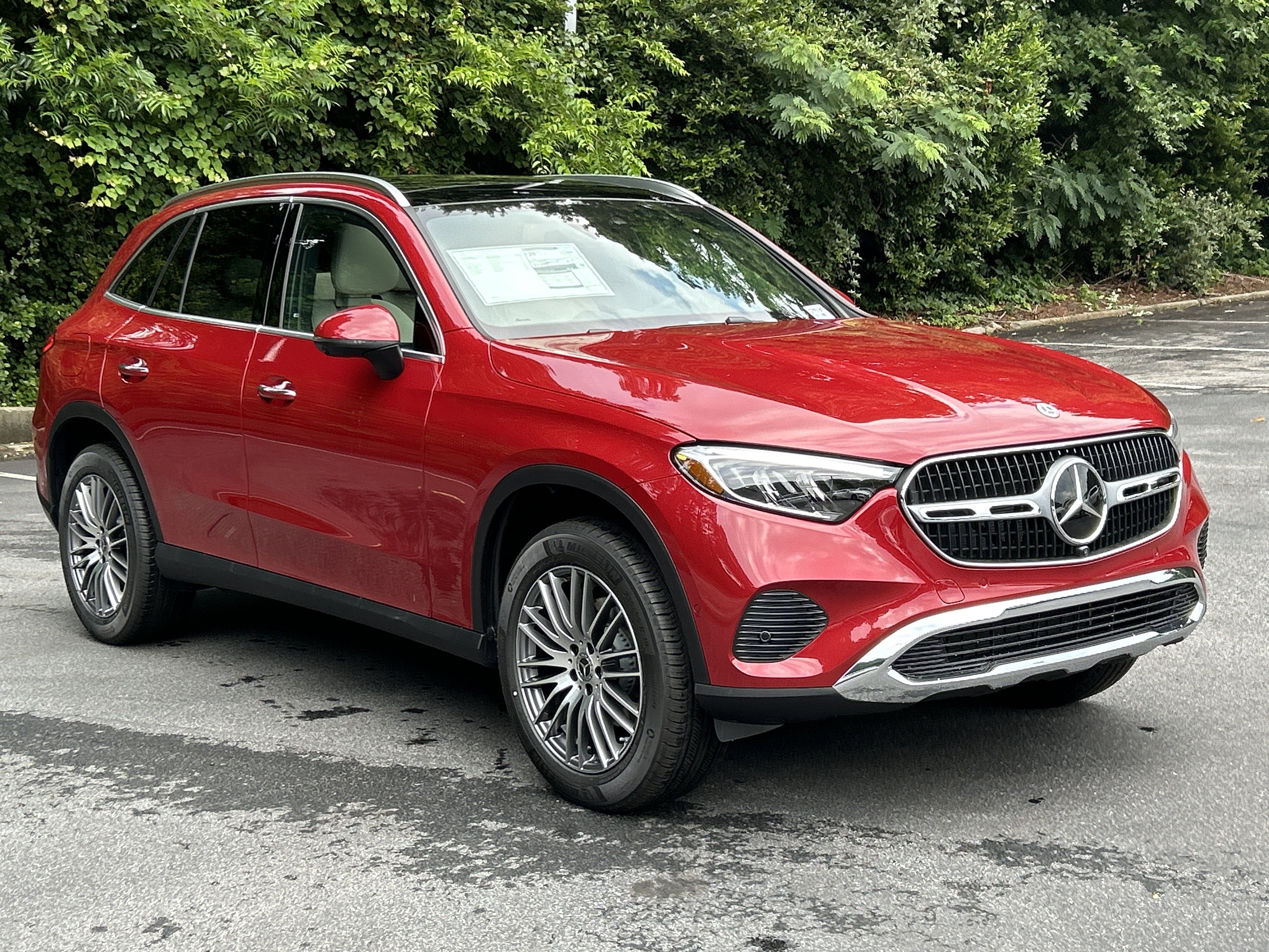 New 2026 MANUFAKTUR Patagonia Red Metallic Mercedes-Benz GLC 300 4MATIC® SUV image 4