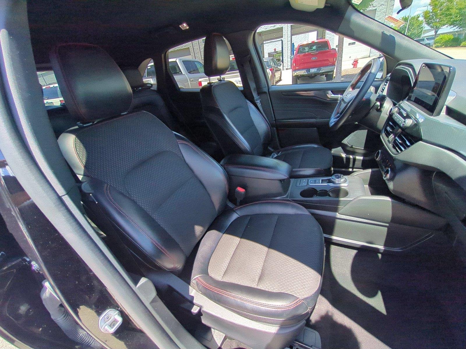 Used 2025 Agate Black Ford ST-Line Select image 36