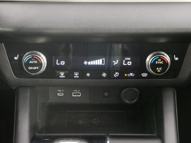 Used 2024 Black Diamond Mitsubishi SE image 21