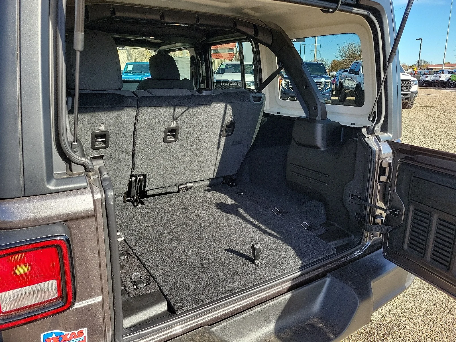 New 2026 PAU Granite Cry Jeep 4-DOOR SPORT image 8