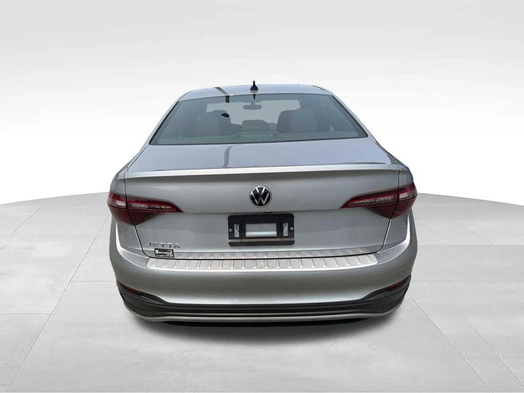 Used 2023 Silver Volkswagen 1.5T Sport image 4