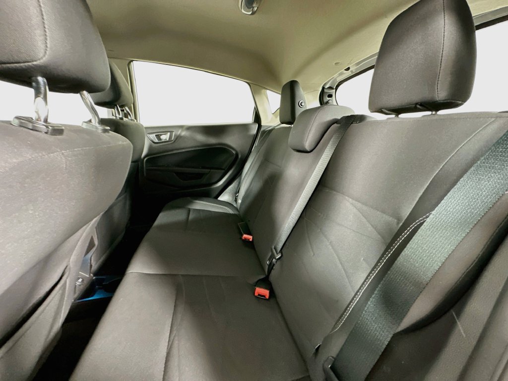 Used 2016 Oxford White Ford SE image 20
