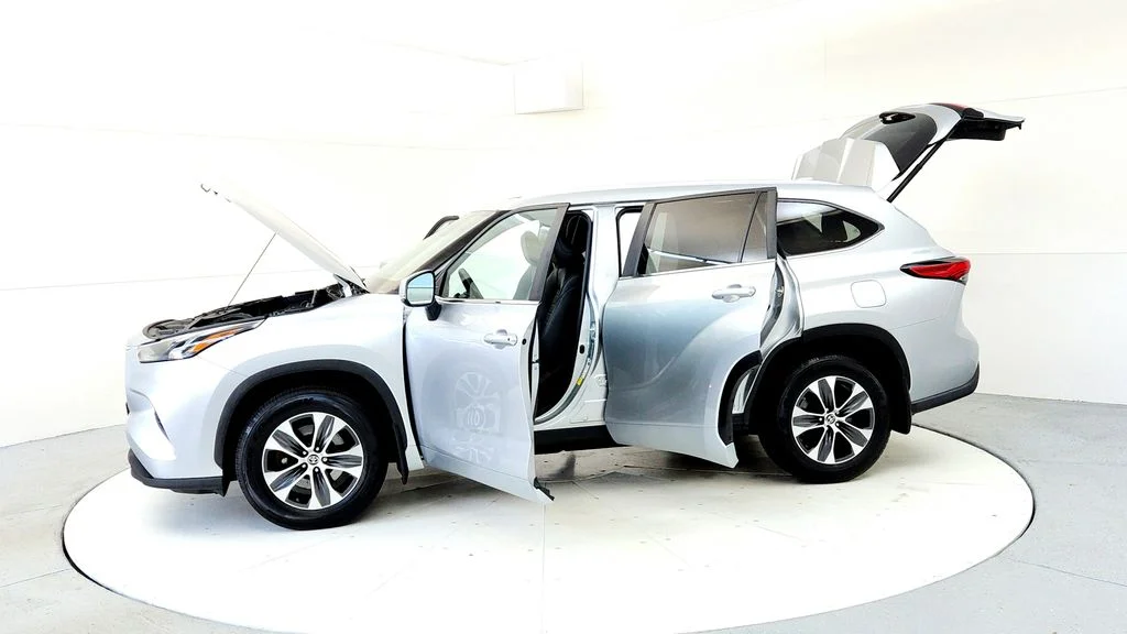 Used 2023 Silver Toyota XLE image 10
