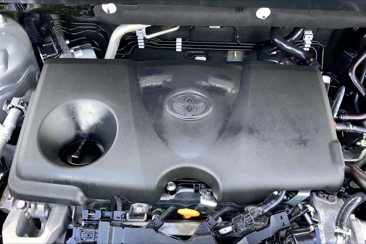 Used 2024 Silver Sky Metallic Toyota XLE image 32