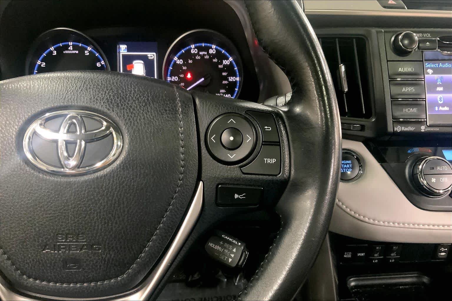 Used 2018 Super White Toyota XLE image 25