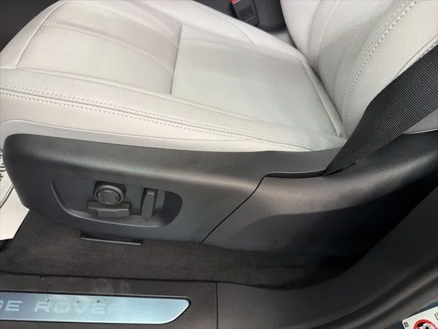 New 2026 Tribeca Blue Metallic Land Rover S image 9